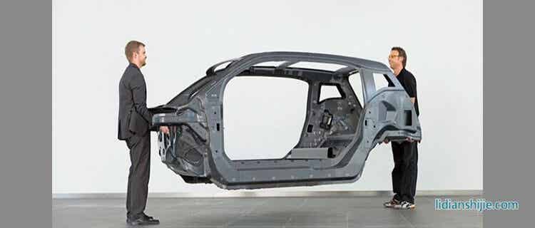 電動(dòng)車(chē)采用全鋁車(chē)身或全碳纖維車(chē)身（如寶馬i系列），都是為了減輕重量、降低滾阻。