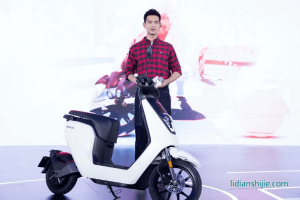 Honda發布中國首款鋰電池電動摩托車V-GO
