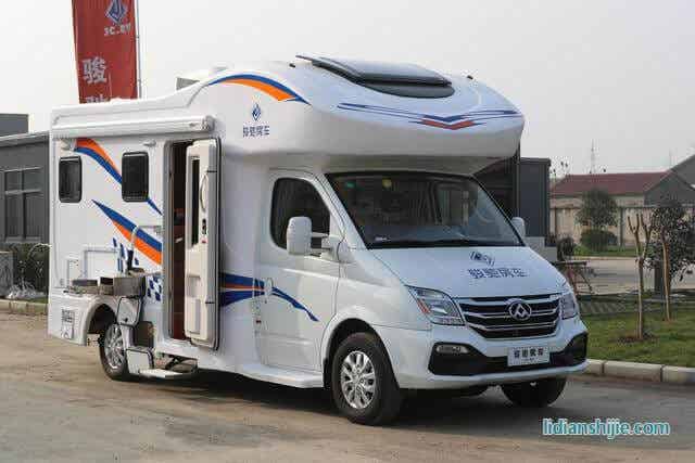 駿馳大通C型房車