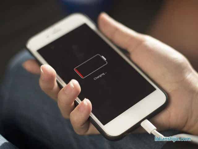 為什么鋰電池技術(shù)都獲得諾貝爾獎(jiǎng)了，還解決不了手機(jī)一天一充的現(xiàn)狀？