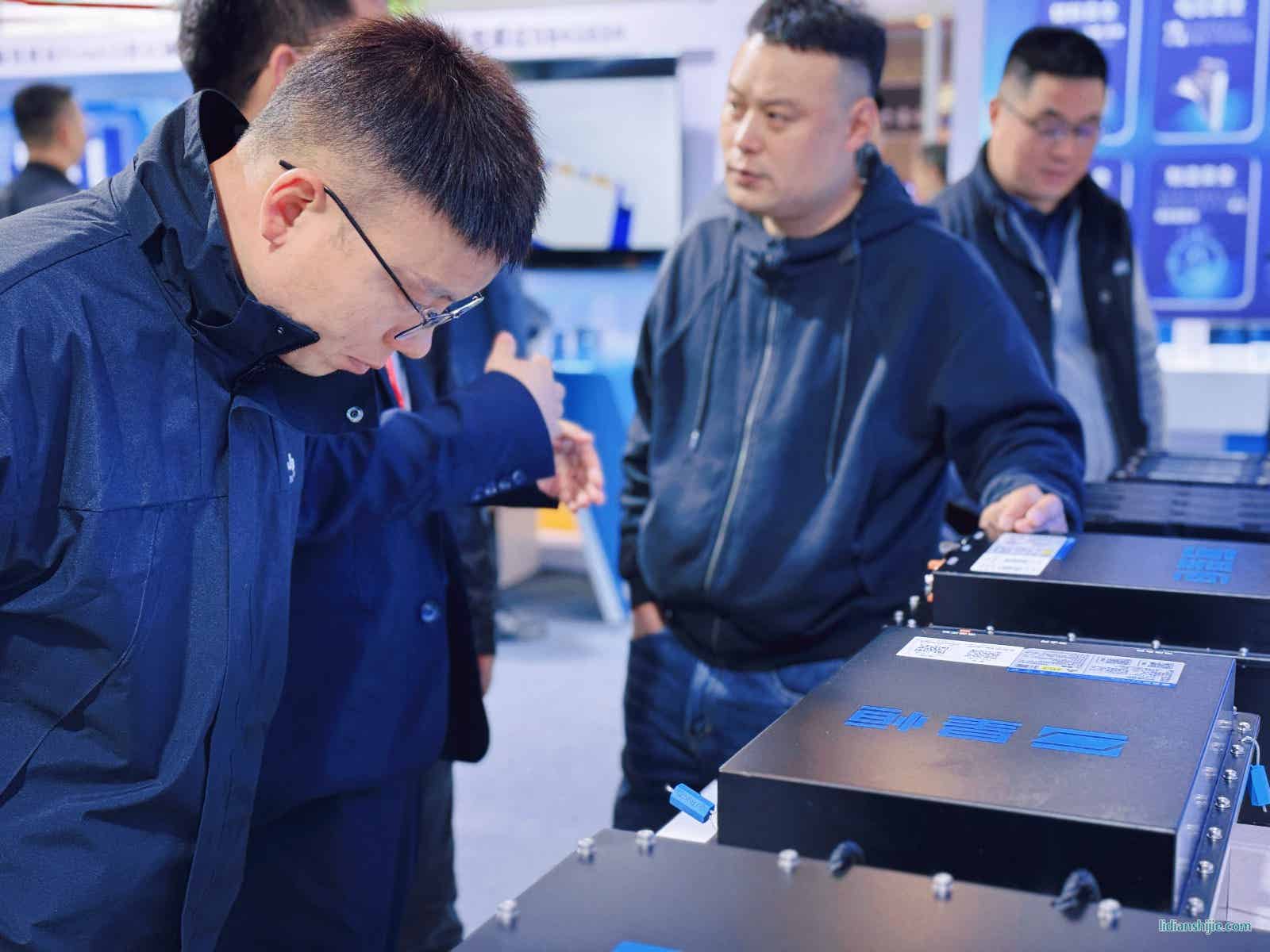 星恒大容量國(guó)標(biāo)鋰電家族 星恒大容量國(guó)標(biāo)鋰電家族