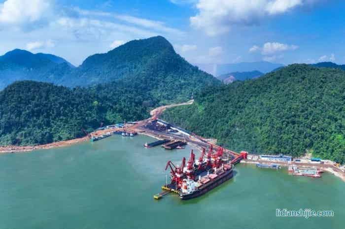 超萬金噸鎳產(chǎn)品在中偉印尼北莫羅瓦利產(chǎn)業(yè)基地園區(qū)碼頭裝載完畢 超萬金噸鎳產(chǎn)品在中偉印尼北莫羅瓦利產(chǎn)業(yè)基地園區(qū)碼頭裝載完畢