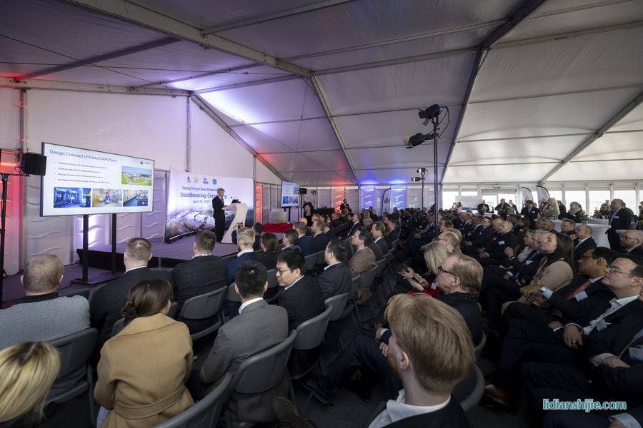 4月29日在芬蘭東南部城市科特卡拍攝的中芬合資、芬蘭首家鋰電池材料工廠開工儀式現場 4月29日在芬蘭東南部城市科特卡拍攝的中芬合資、芬蘭首家鋰電池材料工廠開工儀式現場