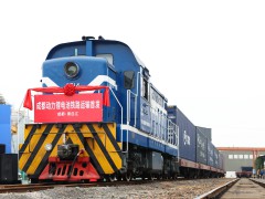 成都動力鋰電池鐵路運輸試運班列今日首發